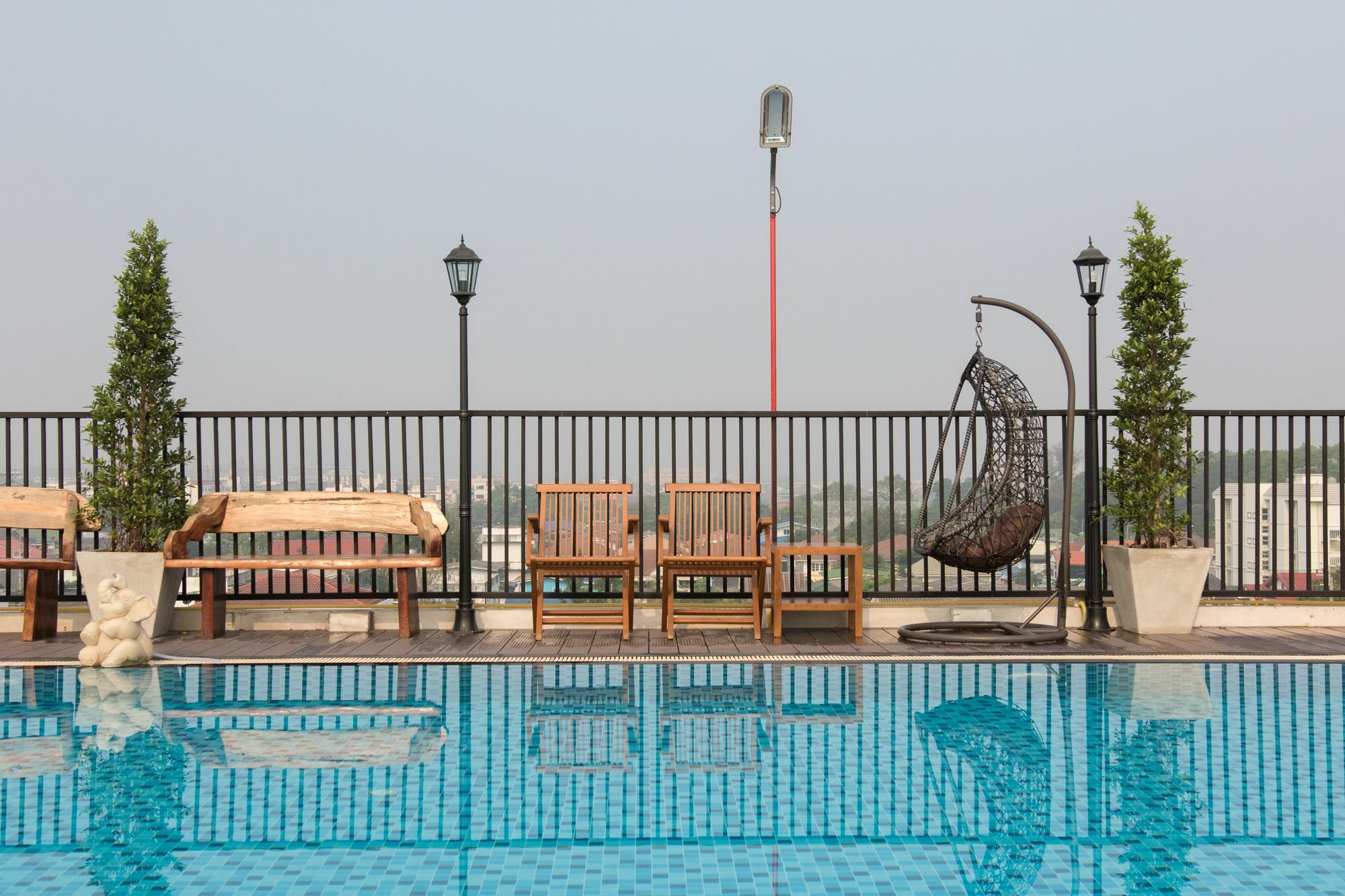 B-Your Home Hotel Don Mueang Airport Bangkok Exterior photo Rooftop pool
